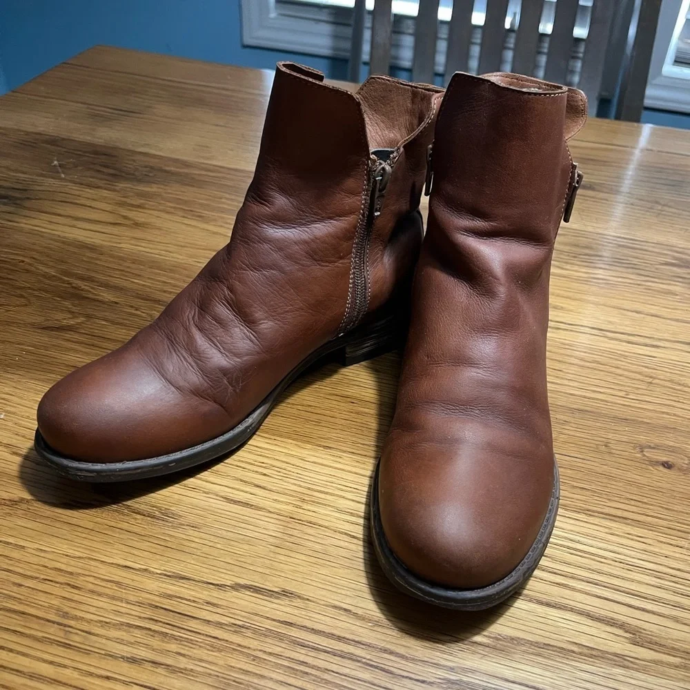 Taos Zip It Leather Ankle Boots | US 5–5.5 (EU 36) | Arch Support | 9196-COG